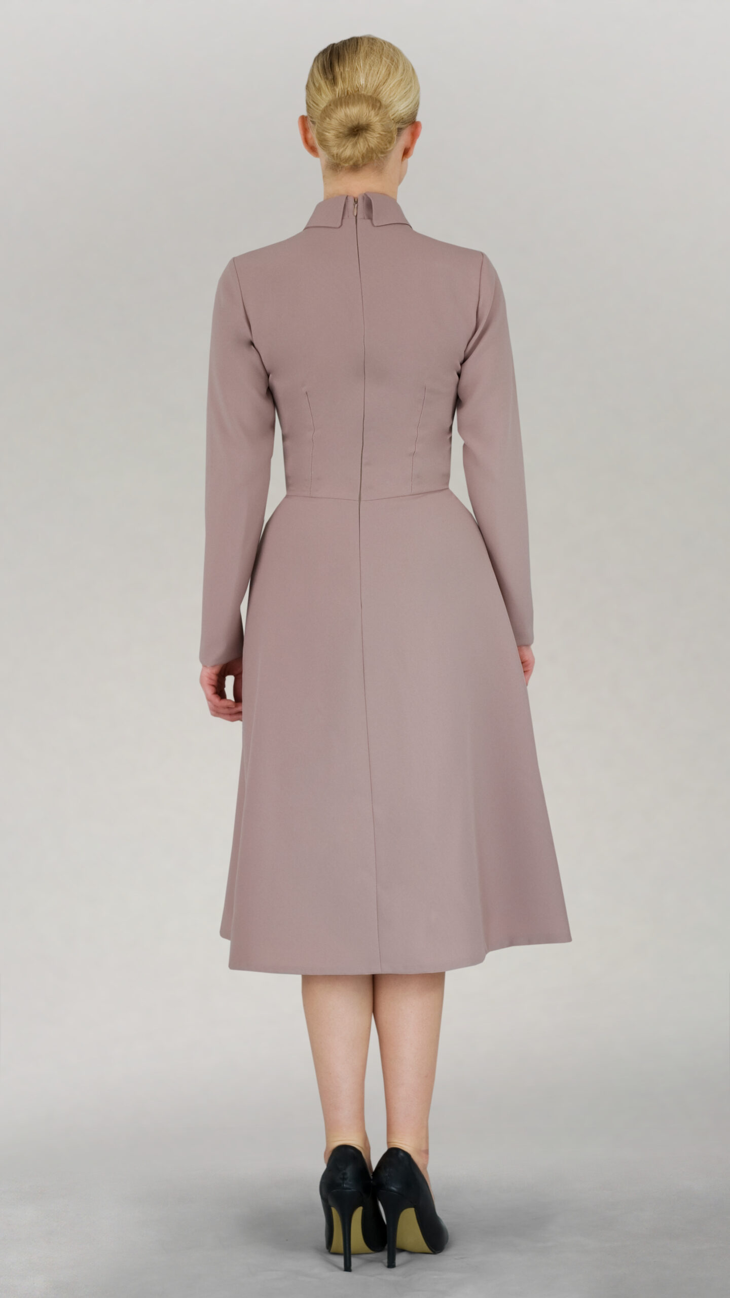 Sukienka trapezowa z rękawami, kołnieżykiem i podszewką