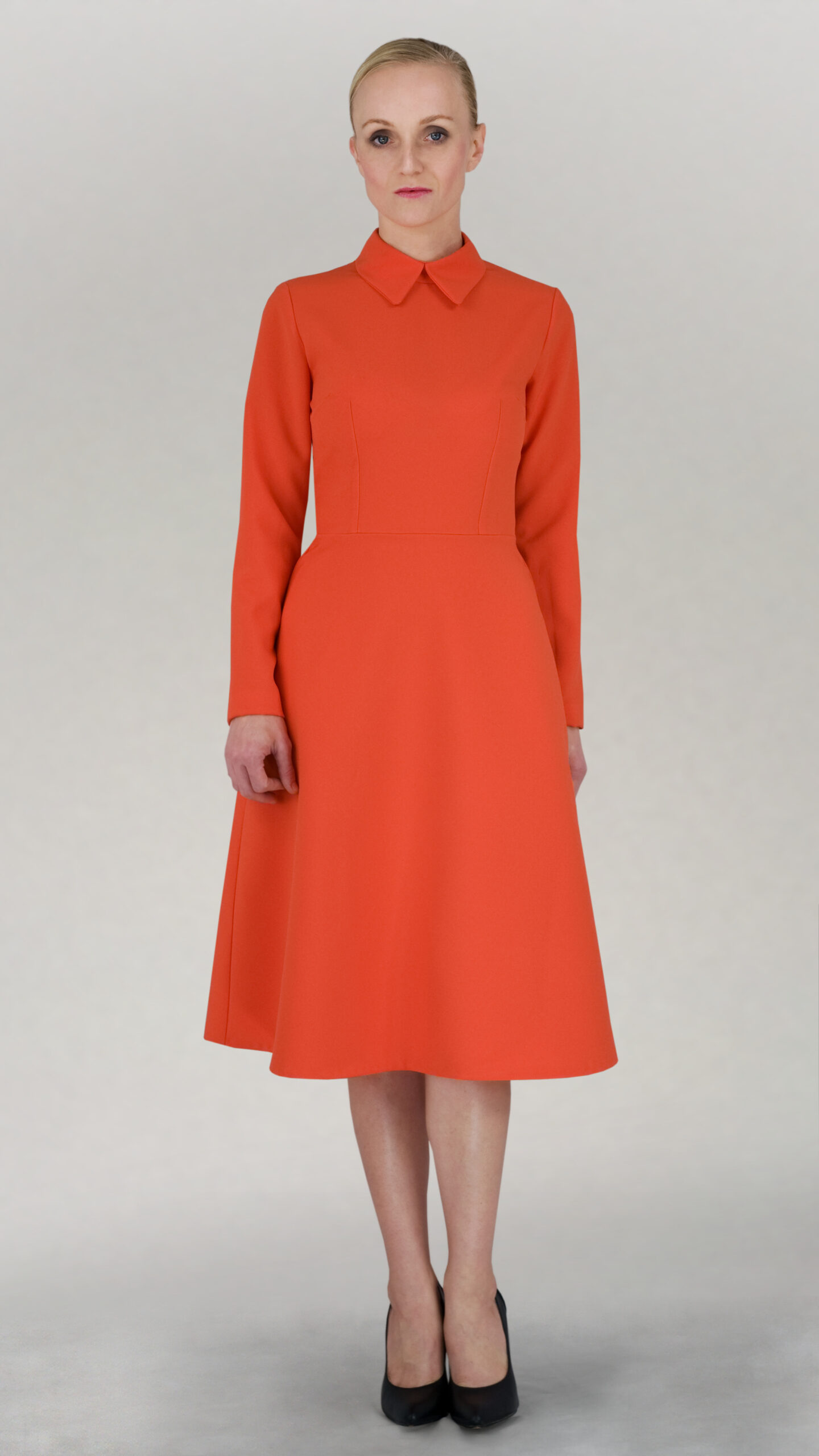 Sukienka trapezowa z rękawami, kołnieżykiem i podszewką