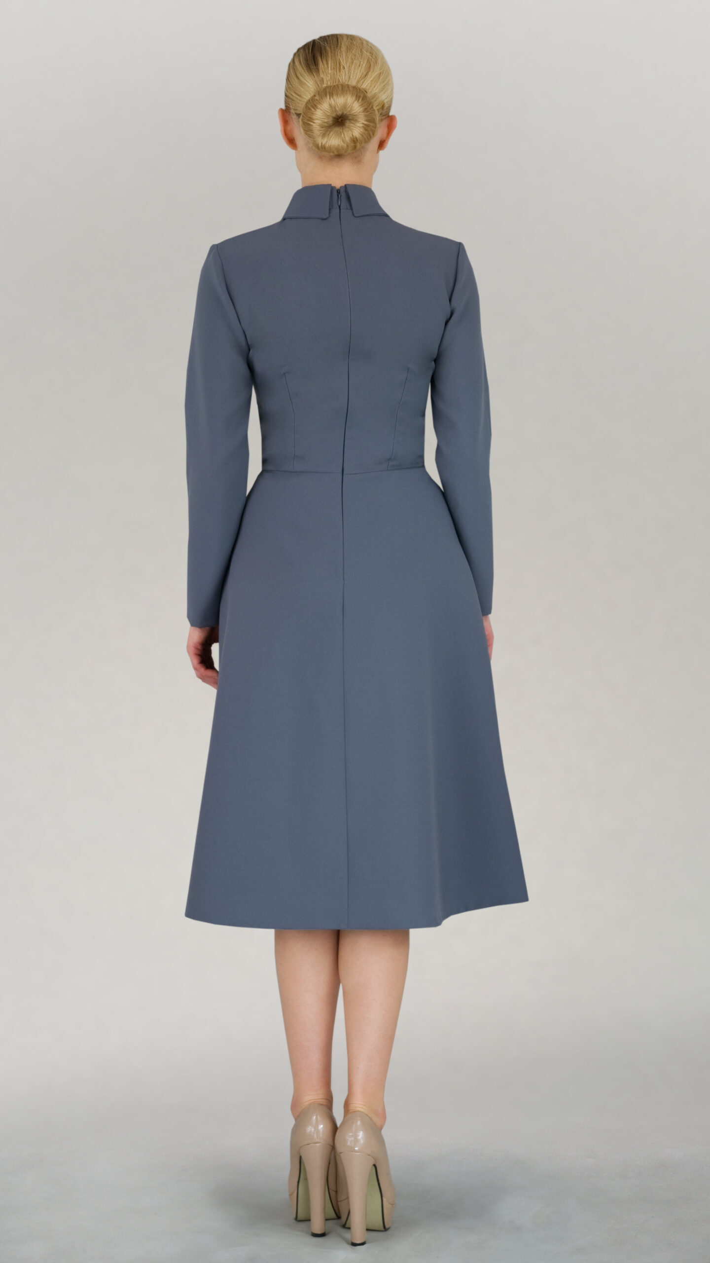 Sukienka trapezowa z rękawami, kołnieżykiem i podszewką